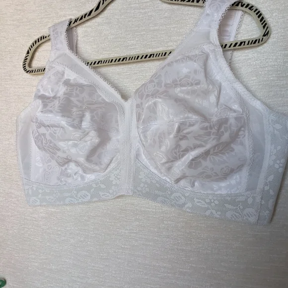 Playtex 44DD Woman Bra Wireless Comfort Strap White 18 Hour Line New - Picture 1 of 9